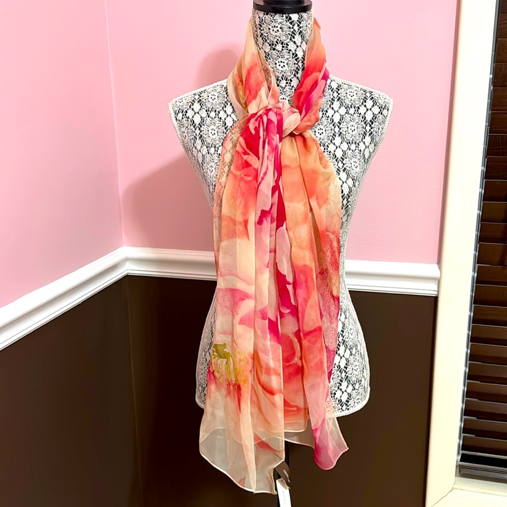 NWT Adrienne Vittadini 100% Silk Scarf, Pink Family